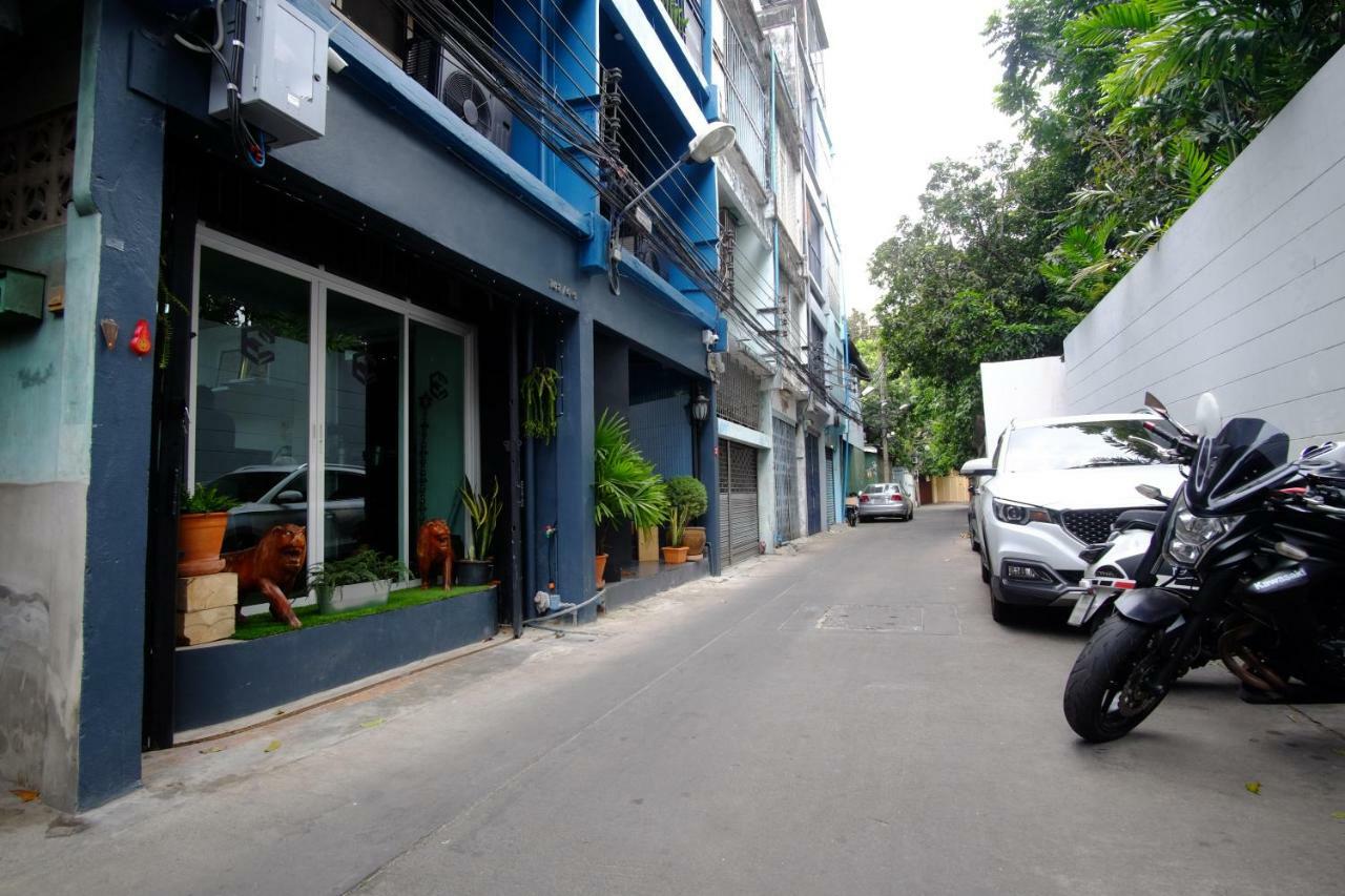 Every Surawong Bangkok Kültér fotó